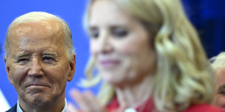 US President Joe Biden listens to Kerry Kennedy (R) as she and members of the Kennedy family endorse his presidential campaign, at Martin Luther King Recreation Center in Philadelphia, Pennsylvania, on April 18, 2024 / ©AFP