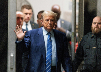 Former President Donald Trump returns to the courtroom on the second day of his trial for allegedly covering up hush money payments  / ©AFP