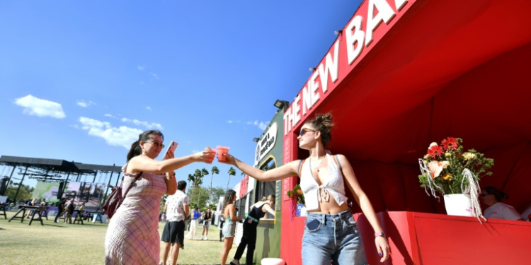 Festival attendees attend a non-alcoholic happy hour at The New Bar, which recently began partnering with Coachella. ©AFP