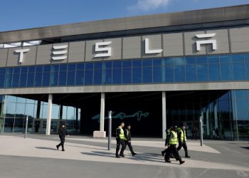 A suspected arson attack of power infrastructure impacted production at Tesla's German plant, one of the factors weighing on the company's first quarter sales. ©AFP