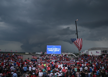 Supporters of Republican presidential candidate Donald Trump await his speech under the threat of a storm at a campaign rally in Wilmington, North Carolina, on April 20, 2024. The event was eventually called off because of weather / ©AFP