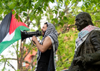 Pro-Palestinian students at Drexel University and the University of Pennsylvania march in Philadelphia on April 25, 2024 / ©AFP