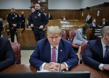 Former US president Donald Trump arrived in court complaining about gag order banning him from attacking court staff, witnesses and others involved in his trial, which he calls a 'hoax' / ©AFP