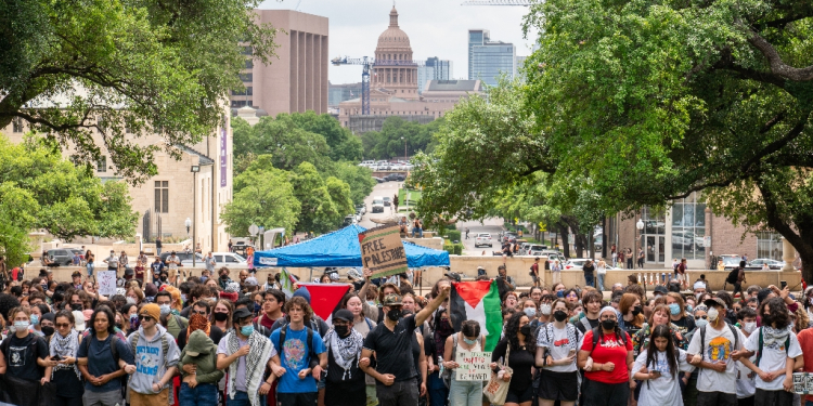 Pro-Palestinian students protest the Israel-Hamas war on the campus of the University of Texas in Austin, Texas on April 24, 2024 / ©AFP