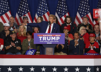 Former US President and 2024 presidential hopeful Donald Trump speaks during a campaign rally at the Hyatt Regency in Green Bay, Wisconsin, on April 2, 2024 / ©AFP