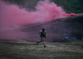 A soldier takes part in last year's US-Philippines 'Balikatan' military exercises / ©AFP