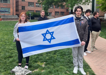 Philosophy student Skyler Sieradzky, 21, left, holds an Israeli flag as pro-Palestinian protesters stage a sit-in on the urban campus of George Washington University in Washington / ©AFP