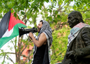 Pro-Palestinian students at Drexel University and the University of Pennsylvania march in Philadelphia on April 25, 2024. ©AFP