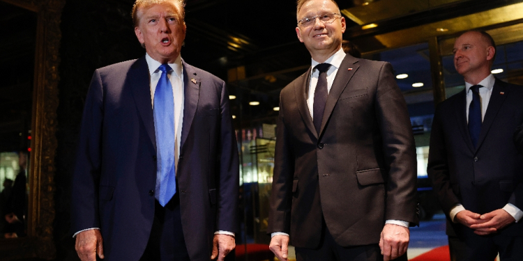 Donald Trump (L) met with Polish President Andrzej Duda at Trump Tower in New York, one in a series of meetings with foreign dignitaries as the Republican former US president campaigns for the White House in 2024 / ©AFP