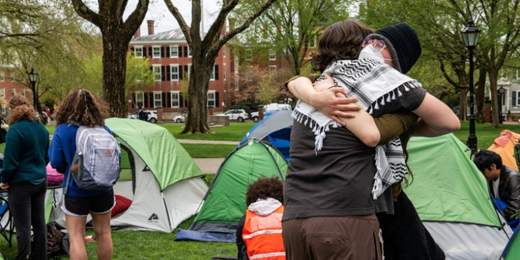 Pro-Palestinian students embrace each other as they take down their encampment after reaching a deal with Brown University in Providence, Rhode Island. ©AFP