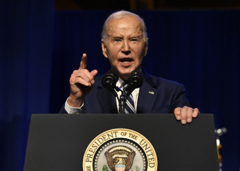 US President Joe Biden announced a new deal with Micron to help build chip facilities in the United States / ©AFP