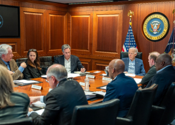 This handout picture courtesy of the White House taken on April 13, 2024 shows US President Joe Biden (C) meeting with members of the National Security team regarding the unfolding missile attacks on Israel from Iran, in the White House Situation Room, in Washington, DC. Iran's Revolutionary Guards confirmed early April 14, 2024 that a drone and missile attack was under way against Israel in retaliation for a deadly April 1 drone strike on its Damascus consulate. US President Joe Biden promised ironclad support for Israel against Iranian attacks Saturday, after holding an urgent meeting with his top security officials over the spiraling crisis in the Middle East. / ©AFP