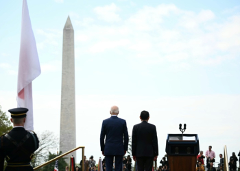 US President Joe Biden and Japanese Prime Minister Fumio Kishida attend an Official Arrival Ceremony on the South Lawn of the White House in Washington, DC, April 10, 2024.. ©AFP