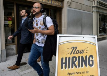 The latest US jobs data show the economy remains healthy, boosting expectations for corporate earnings and tempering those for interest rate cuts. ©AFP