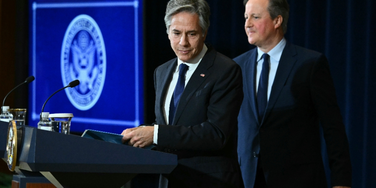 US Secretary of State Antony Blinken and British Foreign Secretary David Cameron depart at the end of a joint press conference at the State Department / ©AFP