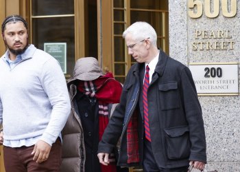 British billionaire and Tottenham Hotspur mogul Joe Lewis hides behind a scarf as he leaves federal court in New York after sentencing in an insider trading case on April 4, 2024 . ©AFP