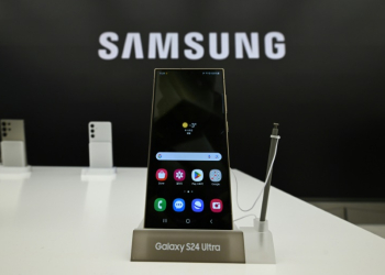 Smartphone market tracker International Data Corporation expects Samsung and Apple will continue to dominate when it comes to high-end smartphones but that pressure will increase from Chinese rivals making more budget priced handsets. ©AFP