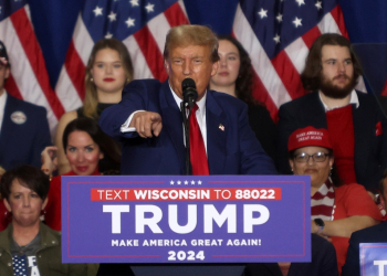 Former US president Donald Trump speaks during a campaign rally in Green Bay, Wisconsin on April 2, 2024 / ©AFP