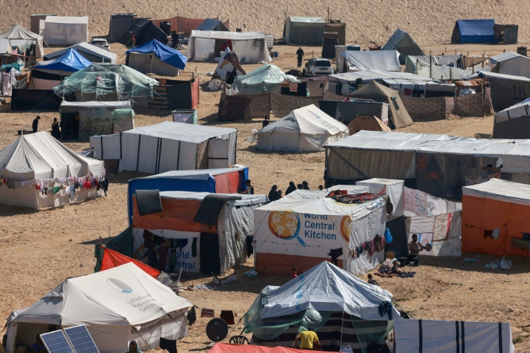 Palestinians' makeshift tents and a tent with the logo of World Central Kitchen in Rafah in the southern Gaza Strip on April 4, 2024. ©AFP