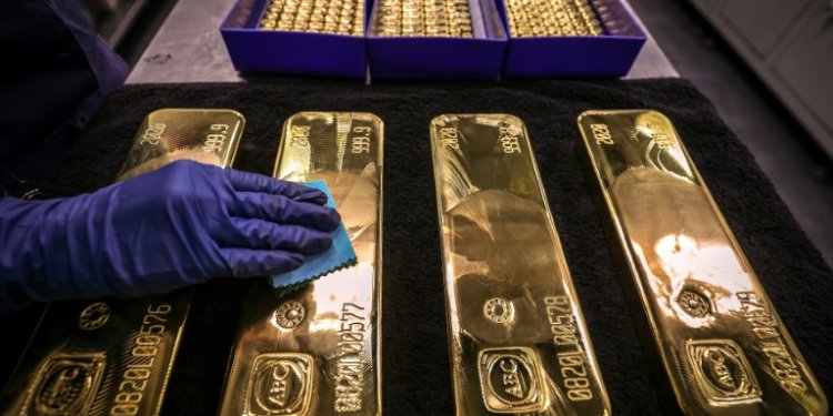 Gold prices hit a record $2,277.02 per ounce. ©AFP