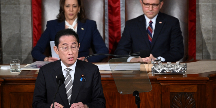 Japanese Prime Minister Fumio Kishida addresses a joint meeting of Congress at the US Capitol  / ©AFP