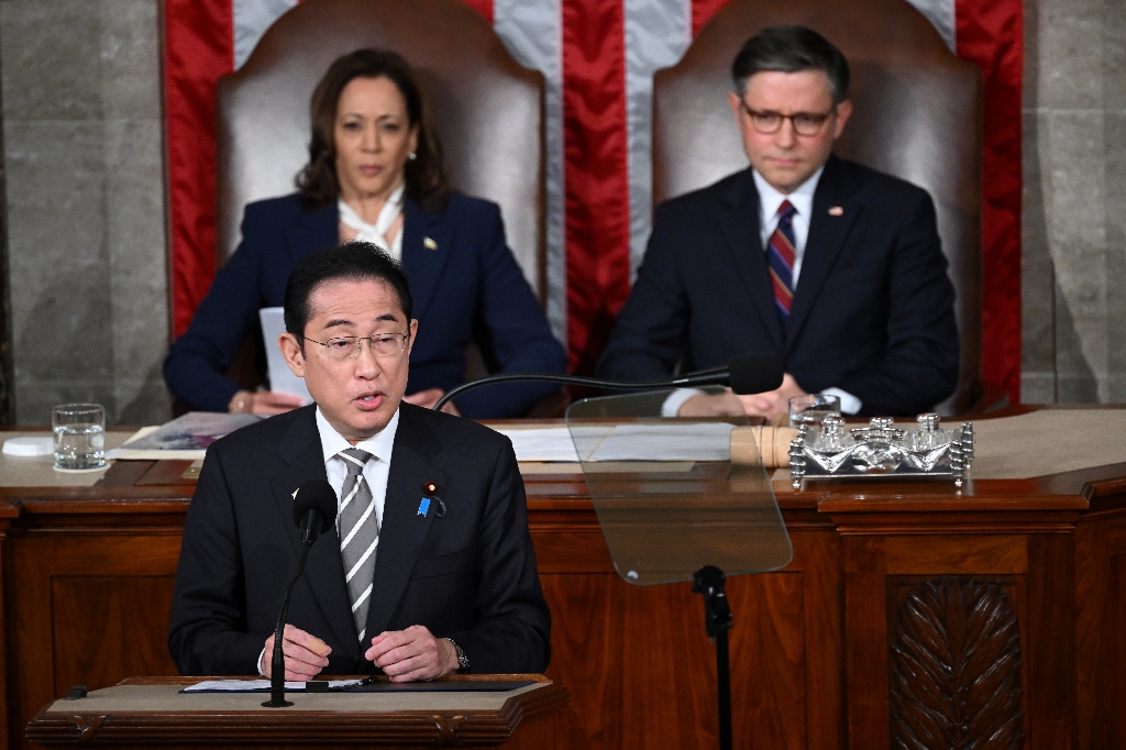 Japanese Prime Minister Fumio Kishida addresses a joint meeting of Congress at the US Capitol  / ©AFP