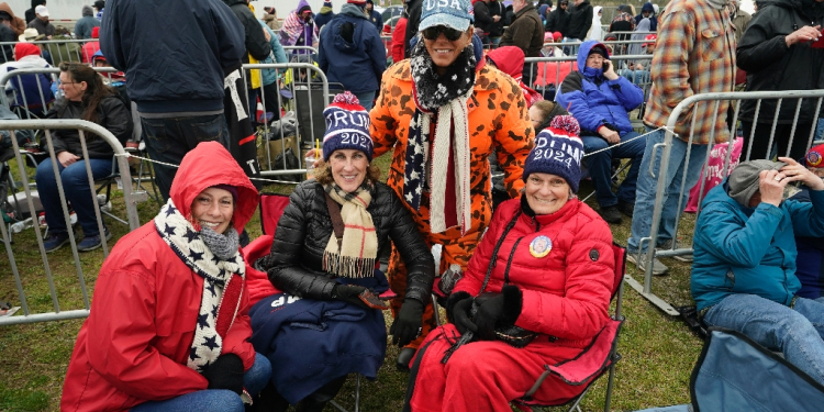 Partisans of ex-president Donald Trump gather at a rally in Schnecksville, Pennsylvania, on April 13, 2024 / ©AFP