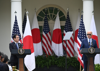 US President Joe Biden and Japanese Prime Minister Fumio Kishida hold a joint press conference in the Rose Garden of the White House in Washington, DC, on April 10, 2024. / ©AFP