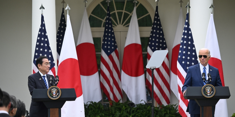 US President Joe Biden and Japanese Prime Minister Fumio Kishida hold a joint press conference in the Rose Garden of the White House in Washington, DC, on April 10, 2024. / ©AFP