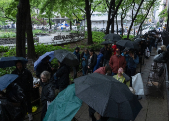 On hard wooden benches, the public spectators have joined around 50 journalists and Trump's entourage of Republican grandees / ©AFP