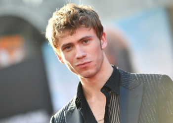 Actor Owen Teague, who stars in 20th Century's 'Kingdom of the Planet of the Apes,' poses during the film's world premiere in Hollywood, California on May 2, 2024 . ©AFP