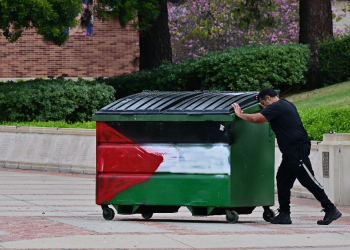 A protest encampment was cleared out at the University of California, Los Angeles after an overnight raid by police / ©AFP