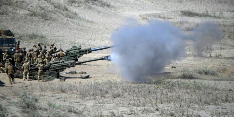 US and Filipino troops fire missiles and artillery at an imaginary 'invasion' force during war games on the Philippines' northern coast. ©AFP