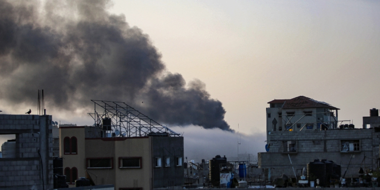 Smoke rises above buildings at sunrise in the aftermath of Israeli bombardment in Rafah in the southern Gaza Strip  / ©AFP