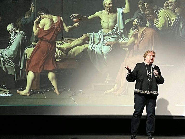 Exiled Russian historian Tamara Eidelman delivers a lecture titled 'The Judgment of History' at the Bender JCC of Greater Washington community center in Rockville, Maryland. ©AFP