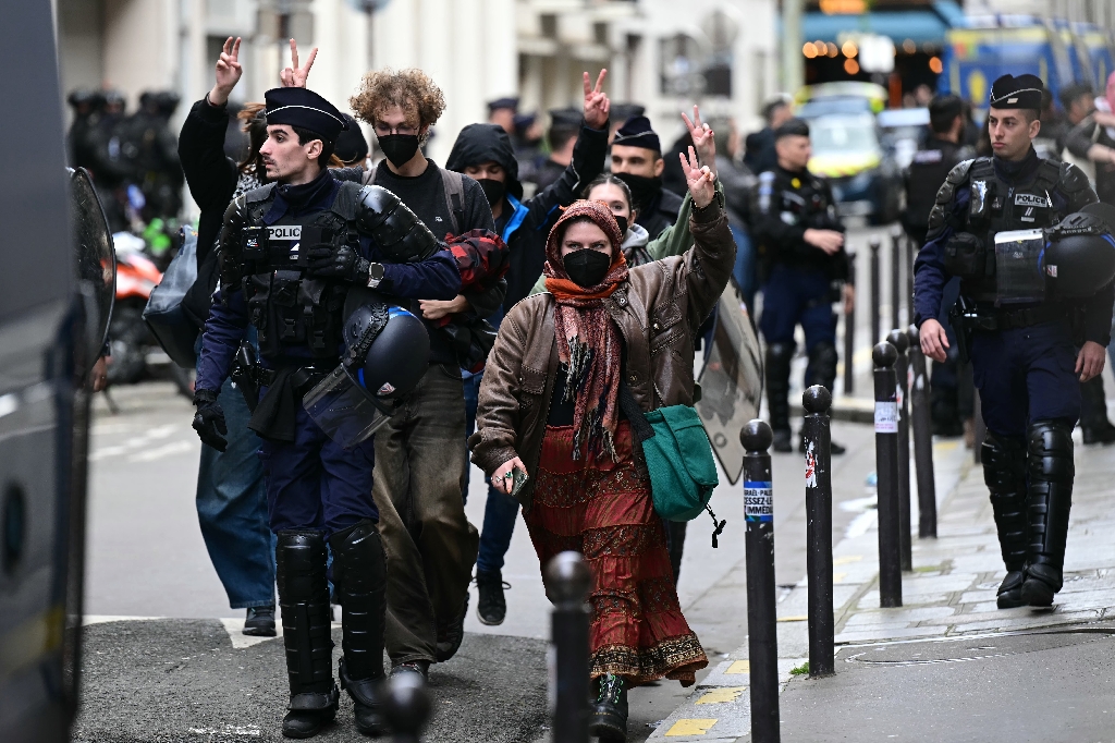 Student demonstrators were escorted out of the Sciences Po building by police / ©AFP