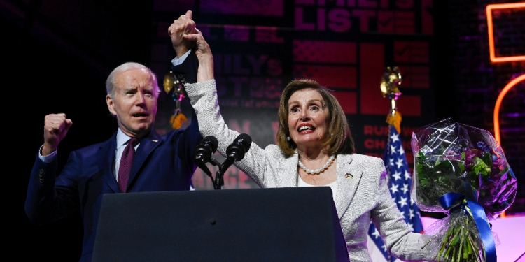 US President Joe Biden will give former House Speaker Nancy Pelosi the presidential medal of freedom / ©AFP