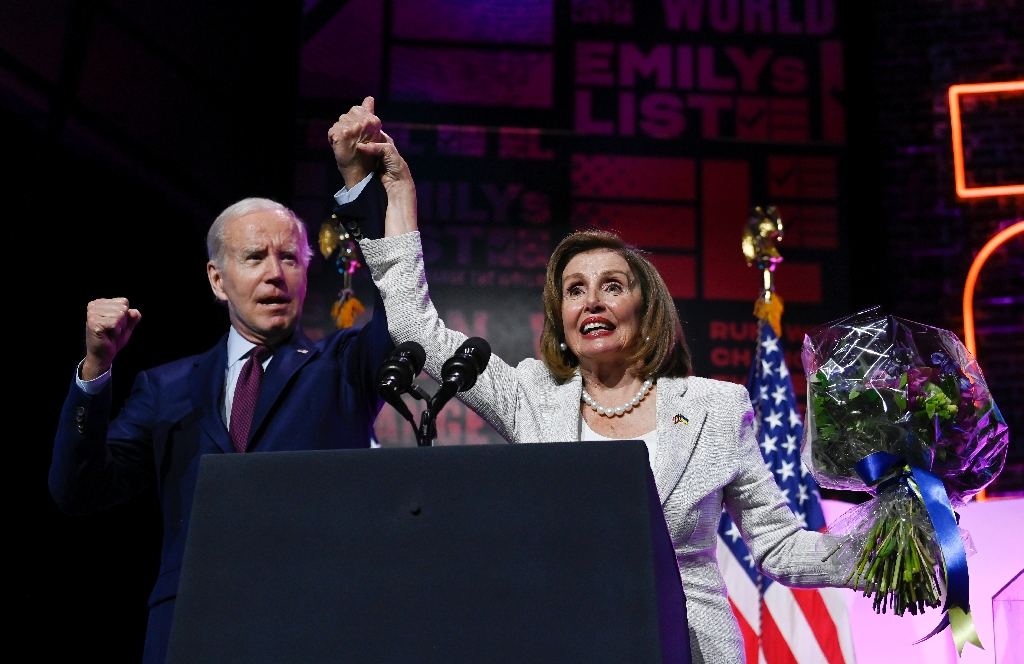 US President Joe Biden will give former House Speaker Nancy Pelosi the presidential medal of freedom / ©AFP