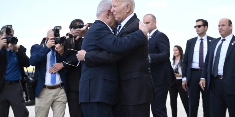 Israel Prime Minister Benjamin Netanyahu hugs US President Joe Biden upon his arrival at Tel Aviv's Ben Gurion airport on October 18, 2023. ©AFP