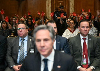 Pro-Palestinian demonstrators hold up painted hands in protest as US Secretary of State Antony Blinken testifies before a Senate Appropriations subcommittee  / ©AFP