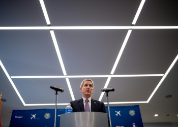 Federal Aviation Administration Administrator Mike Whitaker speaks at a news conference at the FAA Headquarters in Washington. ©AFP