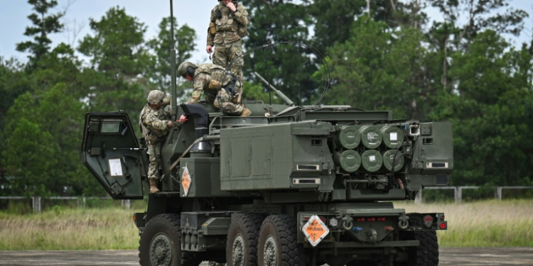 Soldiers put up the antenna of a HIMARS rocket system as part of the Balikatan military exercises last week. ©AFP