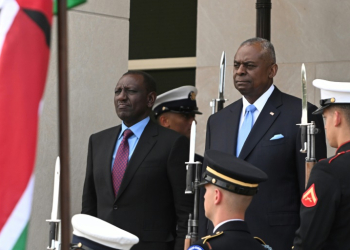 US Secretary of Defense Lloyd Austin (right) welcomes Kenyan President William Ruto to the Pentagon. ©AFP