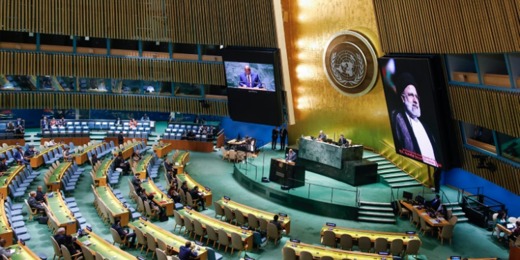 A picture of the late Iranian president Ebrahim Raisi is displayed as the UN General Assembly holds a tribute on May 30, 2024. ©AFP