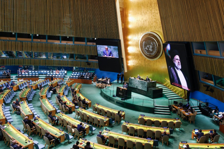 A picture of the late Iranian president Ebrahim Raisi is displayed as the UN General Assembly holds a tribute on May 30, 2024. ©AFP