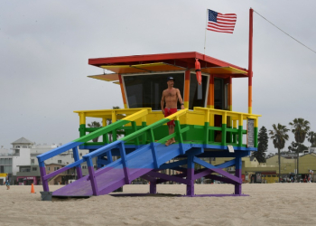 Lifeguard facilities around Los Angeles are among the public buildings that supervisors say must display the Pride flag during June. ©AFP