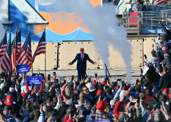 Former president Donald Trump avoided mentioning any witnesses in his criminal case during his speech in Wildwood, New Jersey  / ©AFP