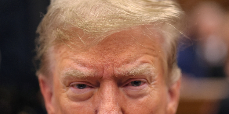 Former US President and Republican presidential candidate Donald Trump attends his trial for allegedly covering up hush money payments linked to extramarital affairs, at Manhattan Criminal Court in New York City, on May 21, 2024.  After approximately five weeks, 19 witnesses, reams of documents and a dash of salacious testimony, the prosecution against Donald Trump rested its case May 20, 2024, handing over to the defense before closing arguments expected next week. / ©AFP