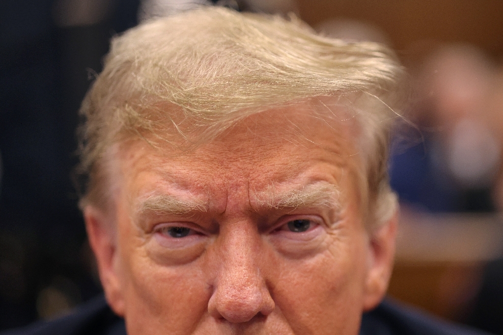 Former US President and Republican presidential candidate Donald Trump attends his trial for allegedly covering up hush money payments linked to extramarital affairs, at Manhattan Criminal Court in New York City, on May 21, 2024.  After approximately five weeks, 19 witnesses, reams of documents and a dash of salacious testimony, the prosecution against Donald Trump rested its case May 20, 2024, handing over to the defense before closing arguments expected next week. / ©AFP