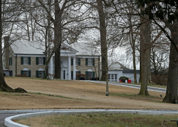 A judge has blocked a foreclosure sale of Graceland, Elvis Presley's iconic Tennessee home. ©AFP